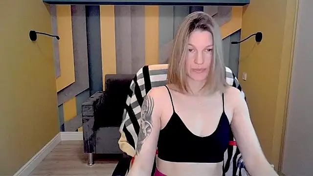 Snapshot of EmilyWalkeri chatting on February 24, 2025, 8:06 am EmilyWalkeri online show from February 24, 2025, 8:06 am
