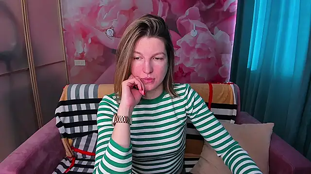 Snapshot of EmilyWalkeri chatting on February 25, 2025, 7:52 am EmilyWalkeri online show from February 25, 2025, 7:52 am