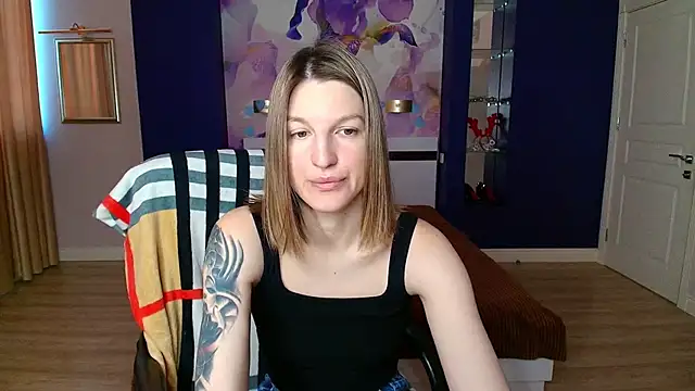 Snapshot of EmilyWalkeri chatting on February 26, 2025, 8:04 am EmilyWalkeri online show from February 26, 2025, 8:04 am