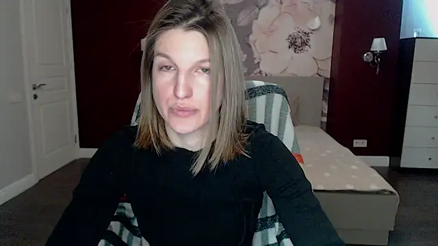 Snapshot of EmilyWalkeri chatting on March 4, 2025, 7:51 am EmilyWalkeri online show from March 4, 2025, 7:51 am