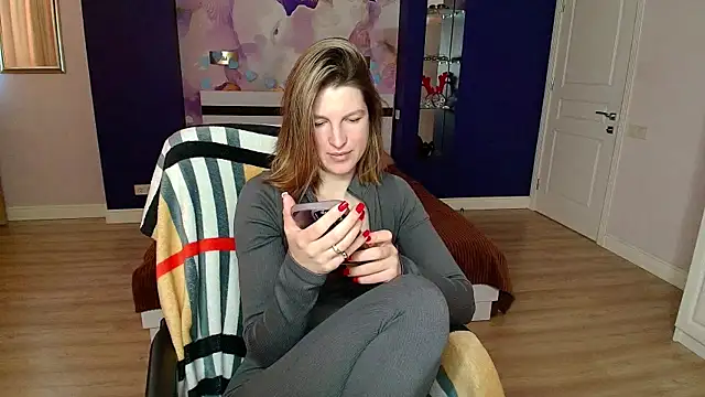 Snapshot of EmilyWalkeri chatting on March 9, 2025, 7:34 am EmilyWalkeri online show from March 9, 2025, 7:34 am