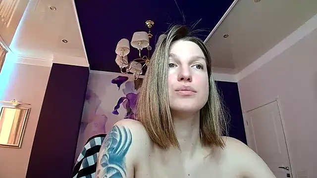 Snapshot of EmilyWalkeri chatting on March 10, 2025, 8:15 am EmilyWalkeri online show from March 10, 2025, 8:15 am