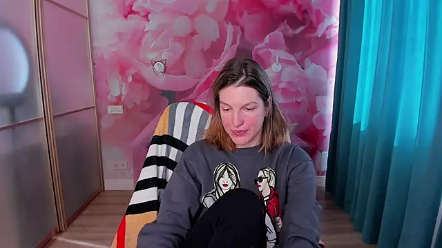 Snapshot of EmilyWalkeri chatting on March 21, 2025, 10:06 am EmilyWalkeri online show from March 21, 2025, 10:06 am