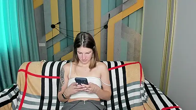 Snapshot of EmilyWalkeri chatting on October 17, 2025, 7:33 am EmilyWalkeri online show from October 17, 2025, 7:33 am