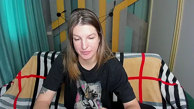 Snapshot of EmilyWalkeri chatting on November 17, 2025, 8:09 am EmilyWalkeri online show from November 17, 2025, 8:09 am