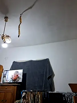 Snapshot of Rejtelmesest chatting on February 11, 2025, 1:31 am Rejtelmesest online show from February 11, 2025, 1:31 am