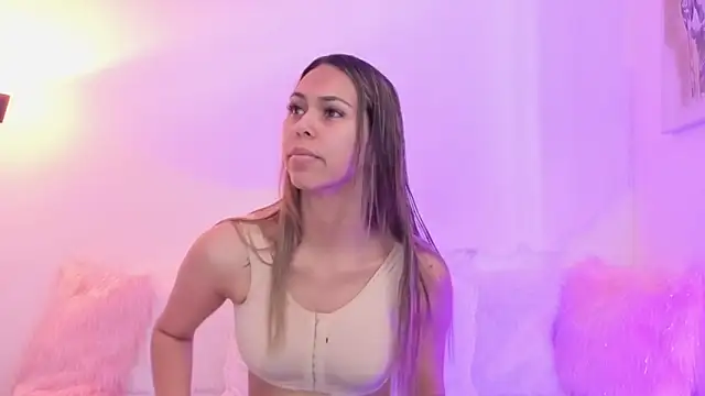 Cristel Boom online show from November 17, 2025, 2:34 pm