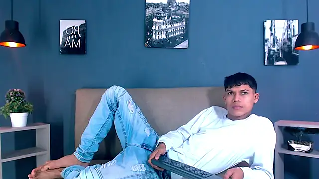 Levis Montes online show from December 24, 2024, 1:39 pm