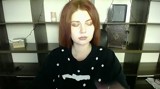 Snapshot of Lizzy_Love chatting on December 24, 2024, 12:33 pm Lizzy Love online show from December 24, 2024, 12:33 pm