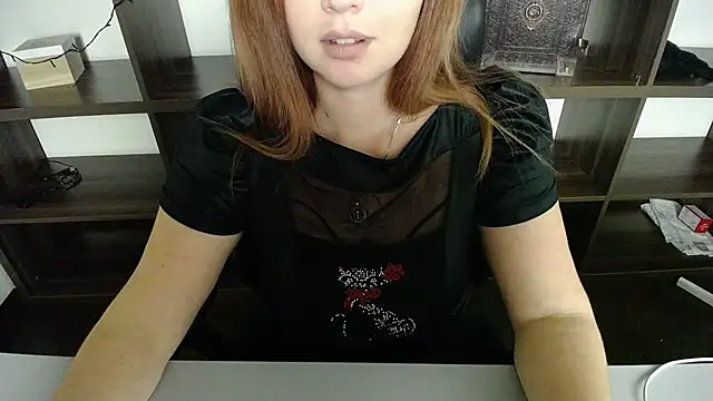Snapshot of Lizzy_Love chatting on January 15, 2025, 1:23 am Lizzy Love online show from January 15, 2025, 1:23 am