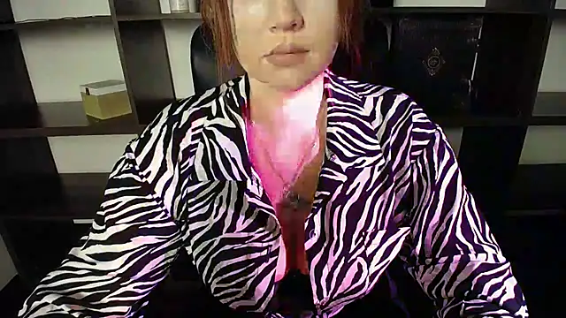 Snapshot of Lizzy_Love chatting on February 18, 2025, 7:52 pm Lizzy Love online show from February 18, 2025, 7:52 pm