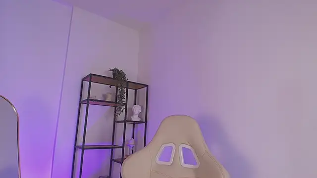 FoxieJullia online show from January 18, 2025, 12:04 pm