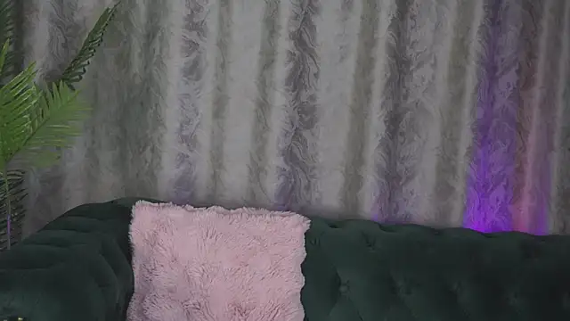 FoxieJullia online show from March 10, 2025, 10:37 am