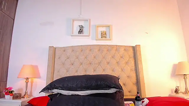 allisson m online show from October 3, 2025, 12:13 pm