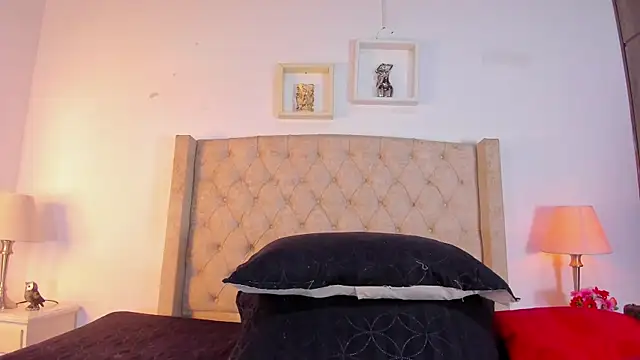 allisson m online show from November 24, 2025, 12:05 pm