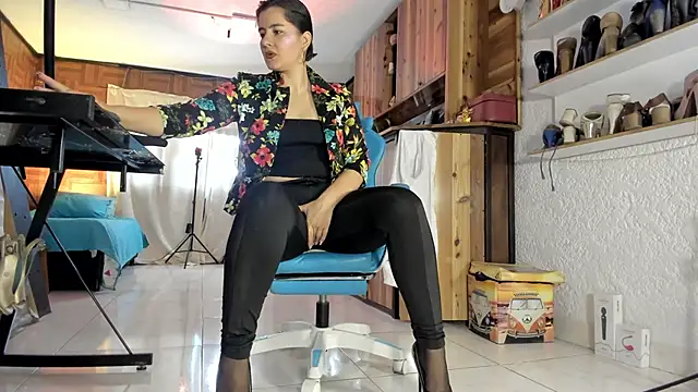 Cristina Vanegas631 online show from May 28, 2026, 7:44 pm