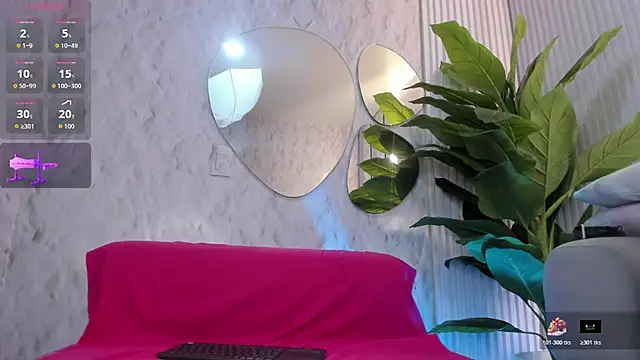 Snapshot of Emelyross_ chatting on October 23, 2025, 12:54 am Emelyross online show from October 23, 2025, 12:54 am