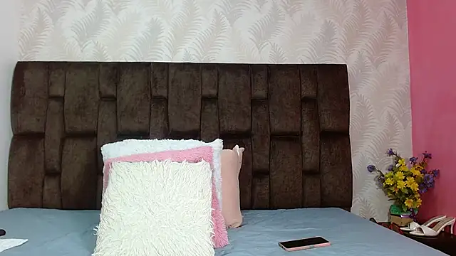 JuanitaDelMar online show from October 19, 2025, 8:09 pm