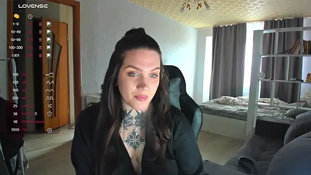 AizaRose online show from April 15, 2026, 7:04 am