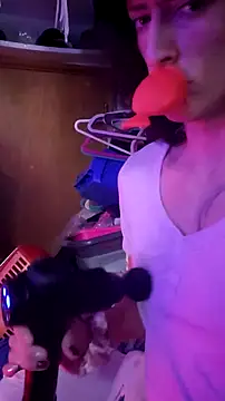 gurlnips online show from October 18, 2025, 7:36 pm