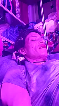 gurlnips online show from December 15, 2025, 4:06 am