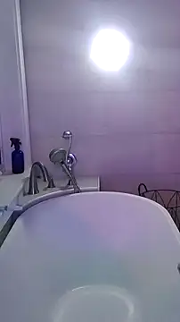 gurlnips online show from December 21, 2025, 2:35 pm