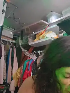 gurlnips online show from January 9, 2026, 4:43 pm