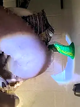 gurlnips online show from February 11, 2026, 6:29 am