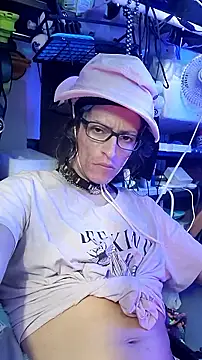 gurlnips online show from March 2, 2026, 7:09 am