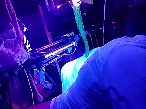 gurlnips online show from March 11, 2026, 12:11 pm