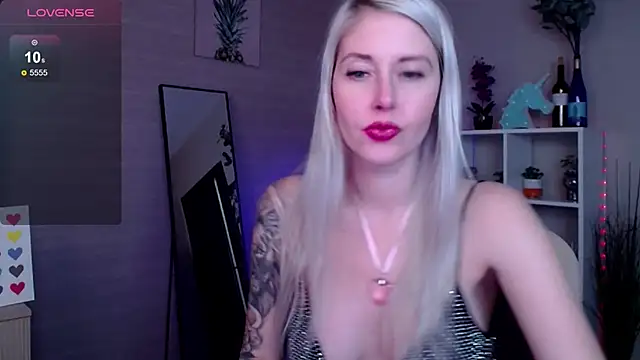 Snapshot of Mermaid_N chatting on February 14, 2025, 4:47 am Mermaid N online show from February 14, 2025, 4:47 am