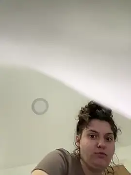 Sxybitch2024 online show from February 14, 2026, 7:10 pm