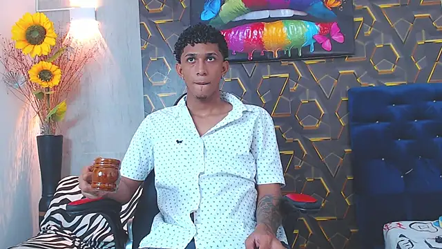 dominic smith  online show from October 8, 2025, 9:45 pm