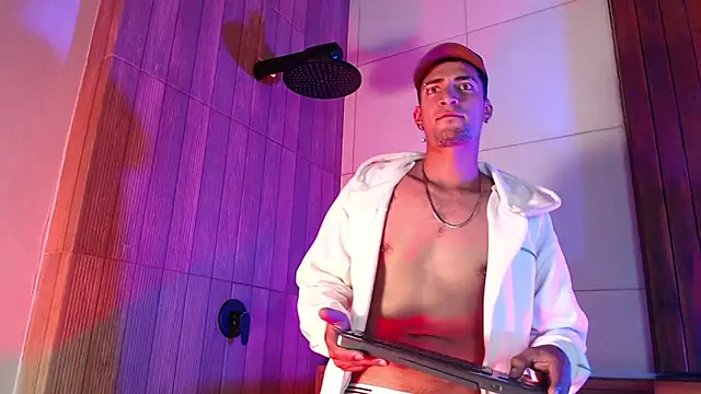 DrakeNeumann online show from October 24, 2025, 3:58 am