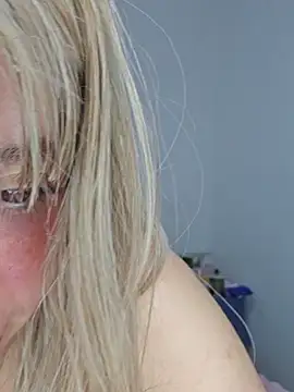 Snapshot of Massa8 chatting on November 9, 2025, 8:07 pm Massa8 online show from November 9, 2025, 8:07 pm