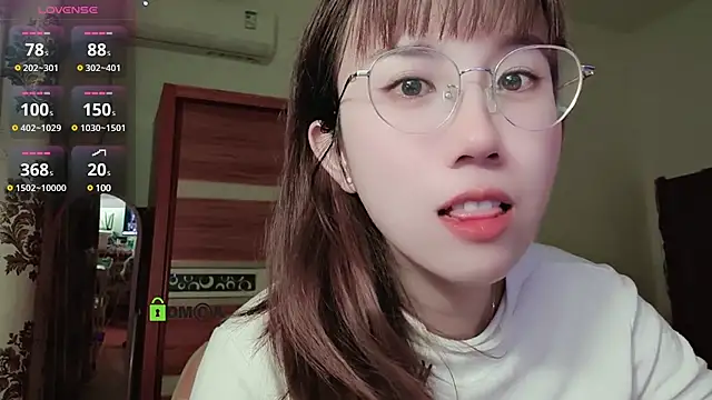 Lili 666 online show from December 18, 2024, 7:08 pm