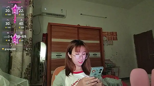 Lili 666 online show from April 11, 2026, 4:44 pm