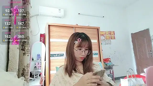 Lili 666 online show from May 6, 2026, 2:29 am
