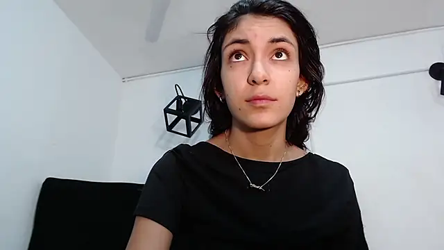 Snapshot of srta_luciana chatting on October 23, 2025, 12:15 pm srta luciana online show from October 23, 2025, 12:15 pm