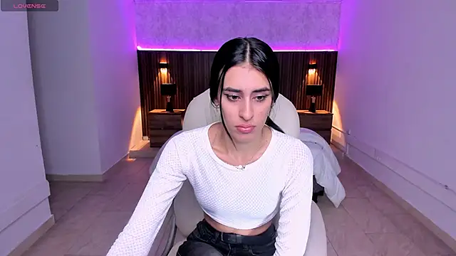 karlaa james online show from November 18, 2025, 11:03 am