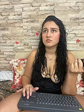 Snapshot of saray_gomez22 chatting on February 21, 2025, 1:55 am saray gomez22 online show from February 21, 2025, 1:55 am
