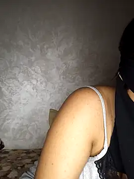 Narimane maroc online show from October 13, 2025, 2:44 am