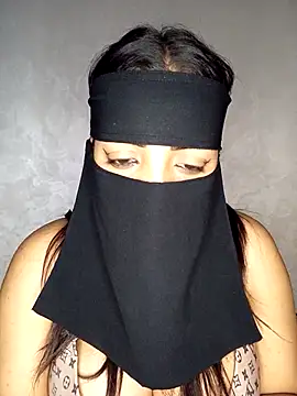 Narimane maroc online show from November 10, 2025, 1:48 am