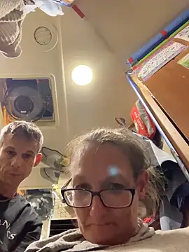 ILUV2TUCHMYKITTY online show from December 5, 2025, 3:26 am