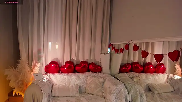 Snapshot of _Rose_Charming_ chatting on February 16, 2025, 5:37 am Rose Charming online show from February 16, 2025, 5:37 am