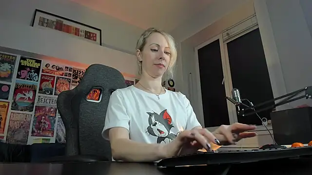 Snapshot of LylithSkye chatting on January 9, 2025, 12:30 pm LylithSkye online show from January 9, 2025, 12:30 pm