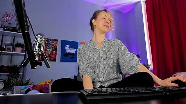 LylithSkye online show from February 25, 2026, 11:31 am