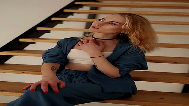 MarthaGees online show from November 6, 2025, 5:03 pm