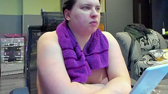 1lindsey1 online show from September 30, 2025, 9:25 am