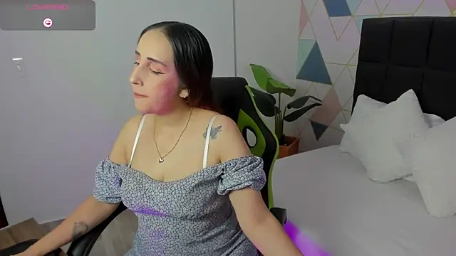 jadde13  online show from October 1, 2025, 8:04 pm